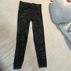 Spanx Look At Me Now Seamless Leggings in Green Camo